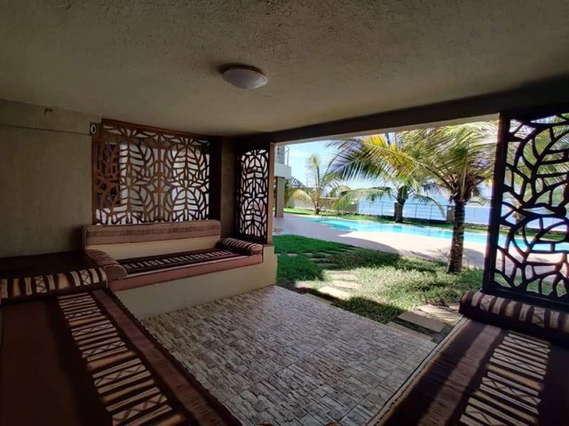 3 bedroom, all ensuite apartments with panoramic views of the Indian ocean